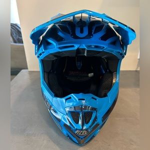 Troy Lee SE4 DOT Helmet